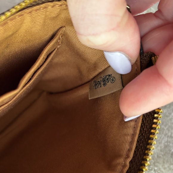 Corner Zip Wristlet‎ In Signature Canvas - Picture 5 of 6